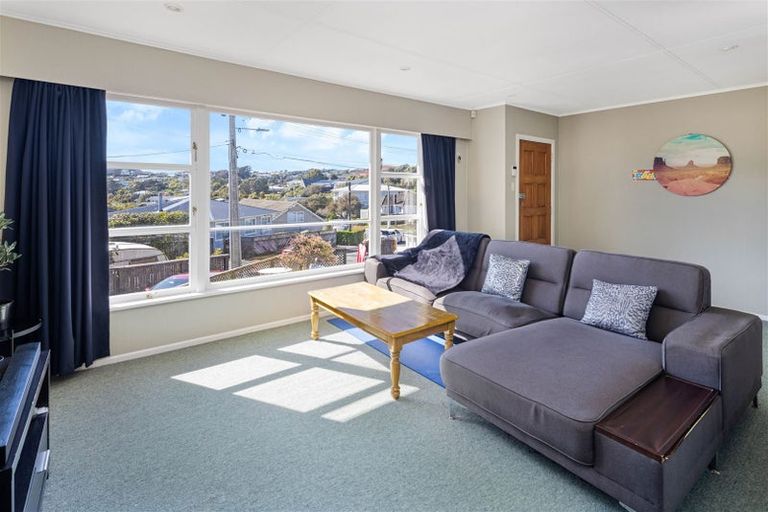 Photo of property in 35 Kahikatea Grove, Paparangi, Wellington, 6037