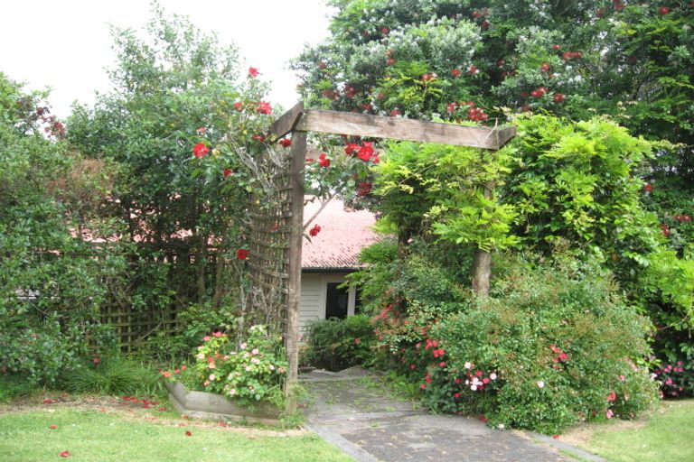 Photo of property in 1/3 Merton Avenue, Glenfield, Auckland, 0627
