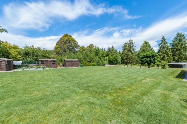 Photo of property in 1 Cabbage Tree Grove, Kinloch, Taupo, 3377