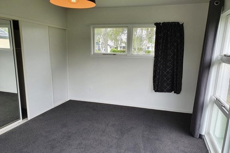 Photo of property in 1 Brookby Crescent, Avonhead, Christchurch, 8042