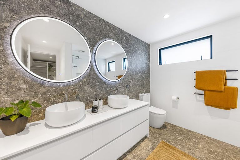 Photo of property in 8 Miran Lane, Red Beach, 0932