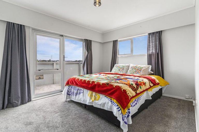 Photo of property in 22 Redwood Drive, Massey, Auckland, 0614