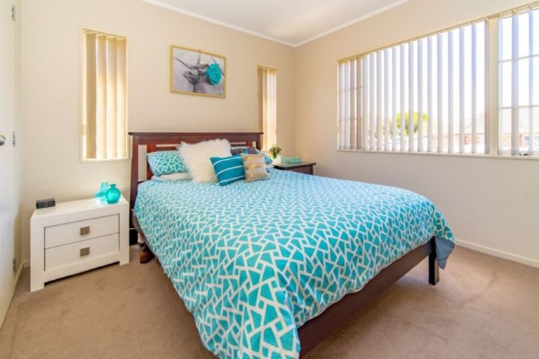 Photo of property in 6 Waikaremoana Place, Pakuranga Heights, Auckland, 2010