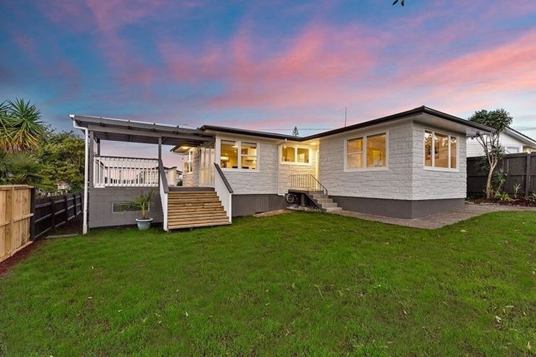 Photo of property in 27 Sunvue Road, Glen Eden, Auckland, 0602