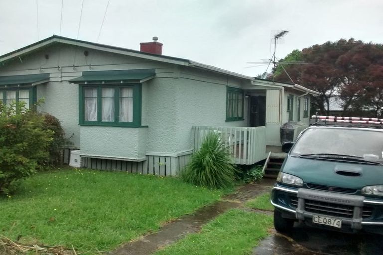 Photo of property in 1/12 Hinekohu Street, New Lynn, Auckland, 0600