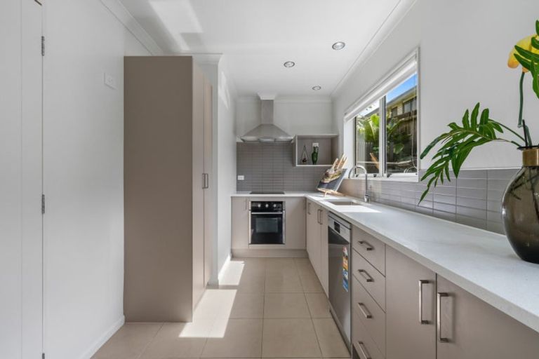 Photo of property in 58 Blanes Road, Weymouth, Auckland, 2103