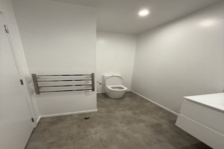 Photo of property in 2/504 Don Buck Road, Massey, Auckland, 0614