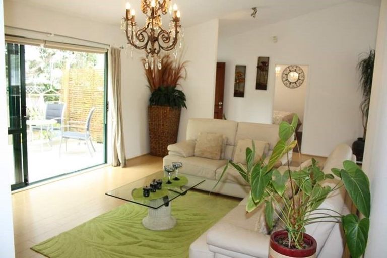 Photo of property in 2 Colwill Road, Massey, Auckland, 0614