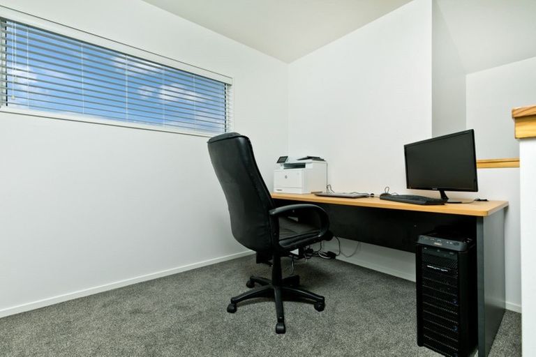 Photo of property in 28 Shah Place, Glen Eden, Auckland, 0602