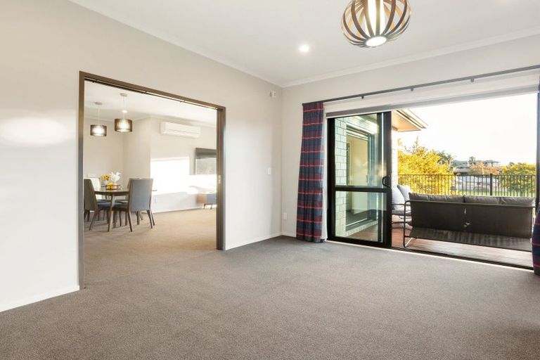 Photo of property in 22 Pointon Glade, Grandview Heights, Hamilton, 3200