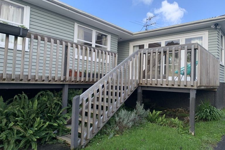 Photo of property in 72 Derwent Crescent, Titirangi, Auckland, 0604