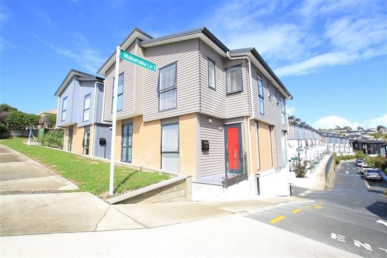 Photo of property in 2/10 Silver Moon Road, Albany Heights, Auckland, 0632