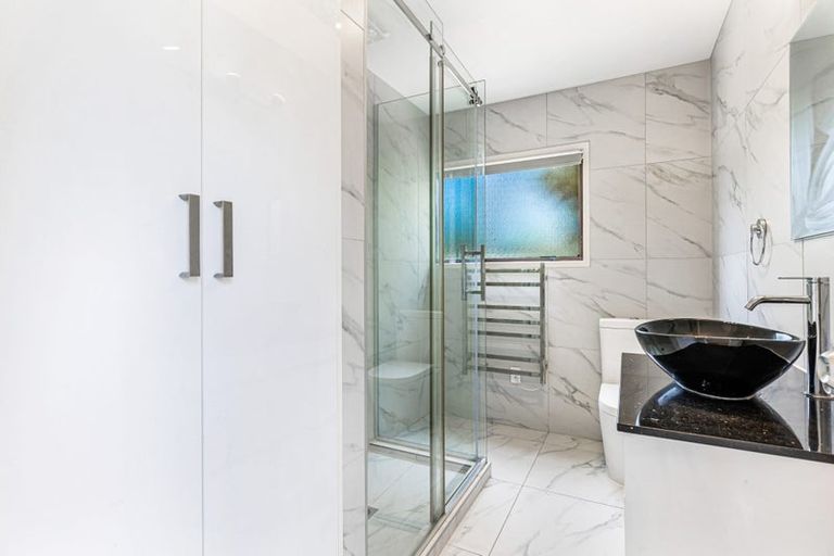 Photo of property in 2/12 Neil Avenue, Te Atatu Peninsula, Auckland, 0610