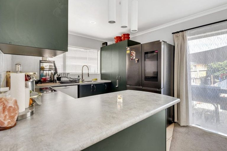 Photo of property in 548 Massey Road, Mangere, Auckland, 2022