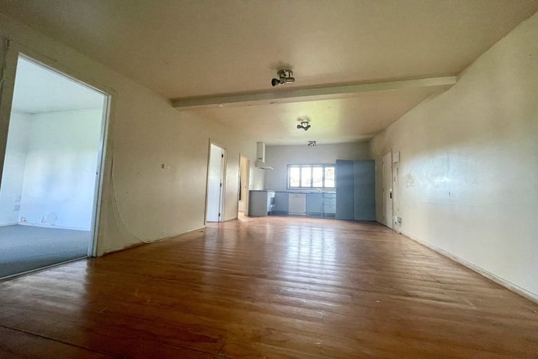 Photo of property in 21 Don Buck Road, Massey, Auckland, 0614