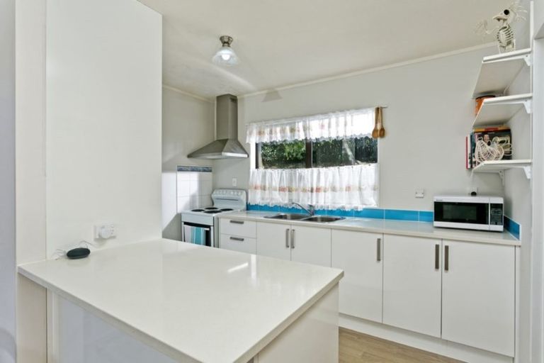 Photo of property in 12 Sevilla Place, Unsworth Heights, Auckland, 0632