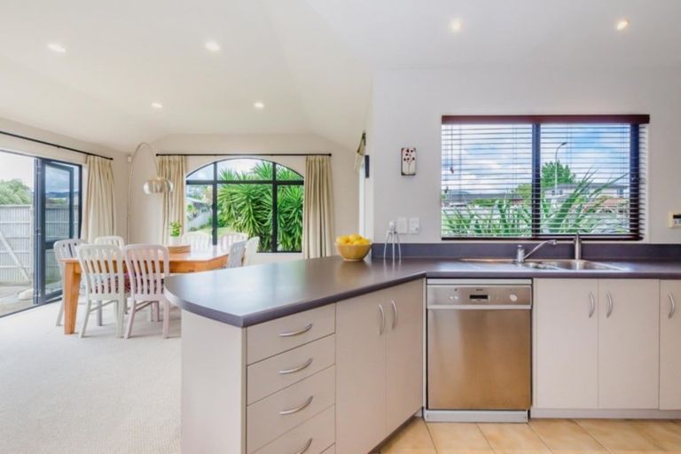 Photo of property in 17 Regent Drive, Paraparaumu Beach, Paraparaumu, 5032