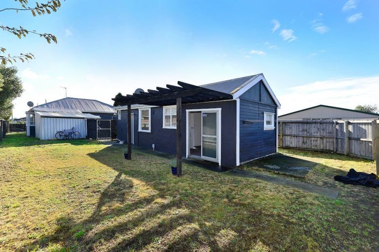 Photo of property in 154 Wainoni Road, Avondale, Christchurch, 8061