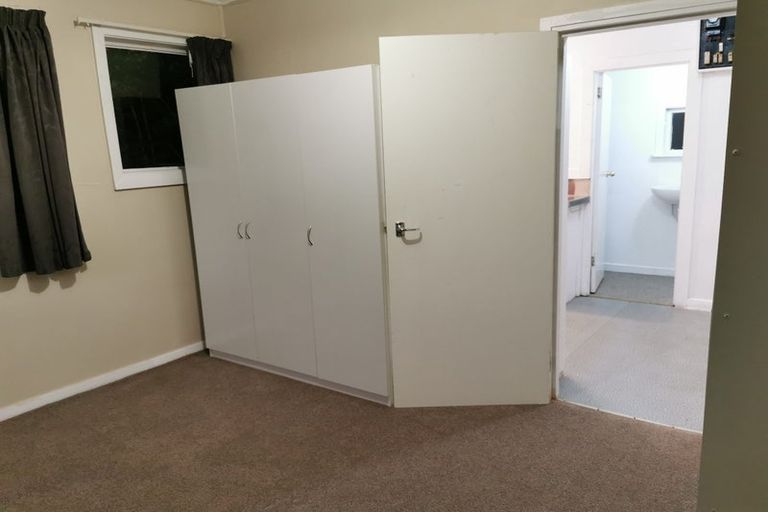 Photo of property in 88 Newlands Road, Newlands, Wellington, 6037