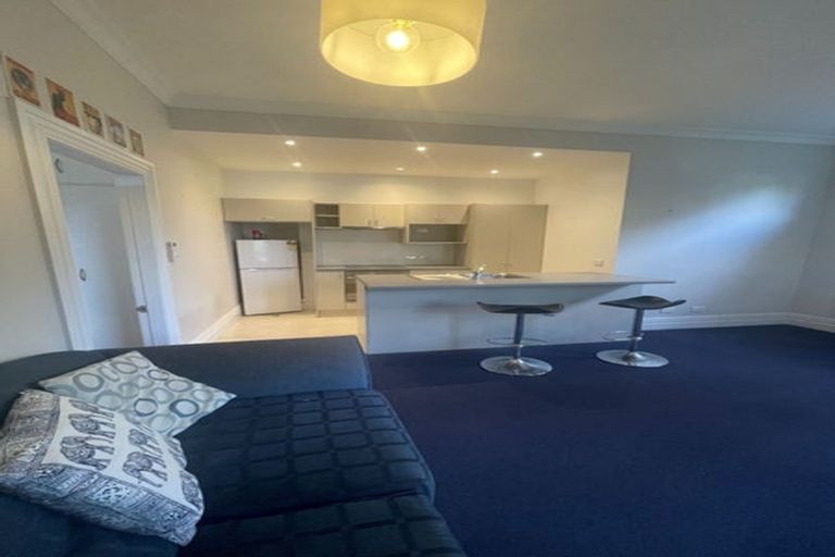 Photo of property in 152 Kelburn Parade, Kelburn, Wellington, 6012