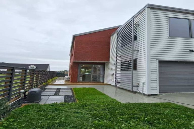 Photo of property in 3 Yellow Pear Lane, Karaka, 2578