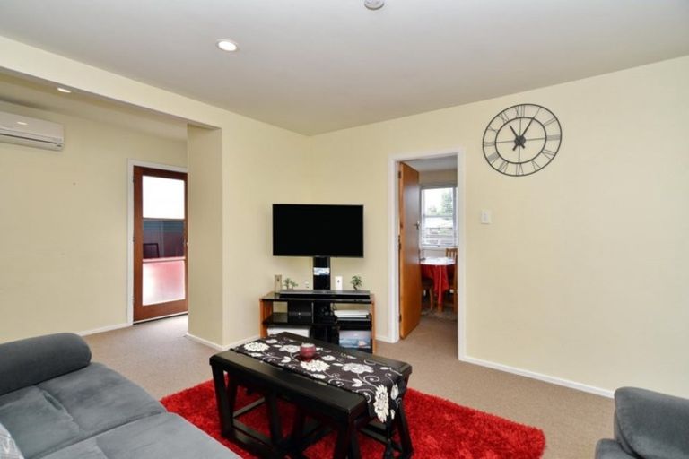 Photo of property in 49 Winters Road, Redwood, Christchurch, 8051