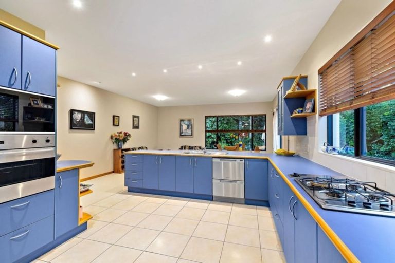 Photo of property in 3 Lupetti Rise, West Harbour, Auckland, 0618