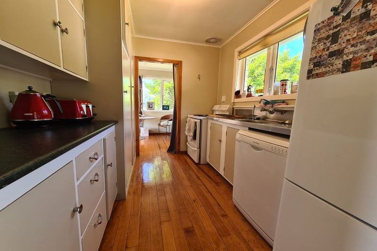 Photo of property in 21 Richmond Hill, Glenside, Wellington, 6037