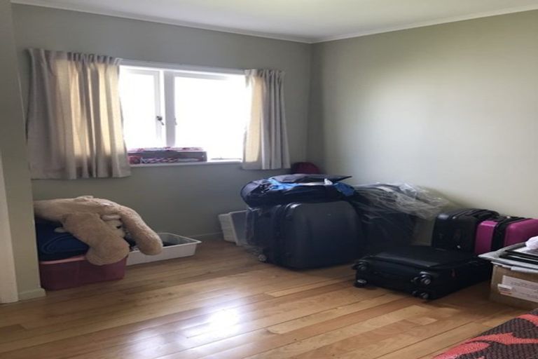 Photo of property in 48 Savoy Road, Glen Eden, Auckland, 0602