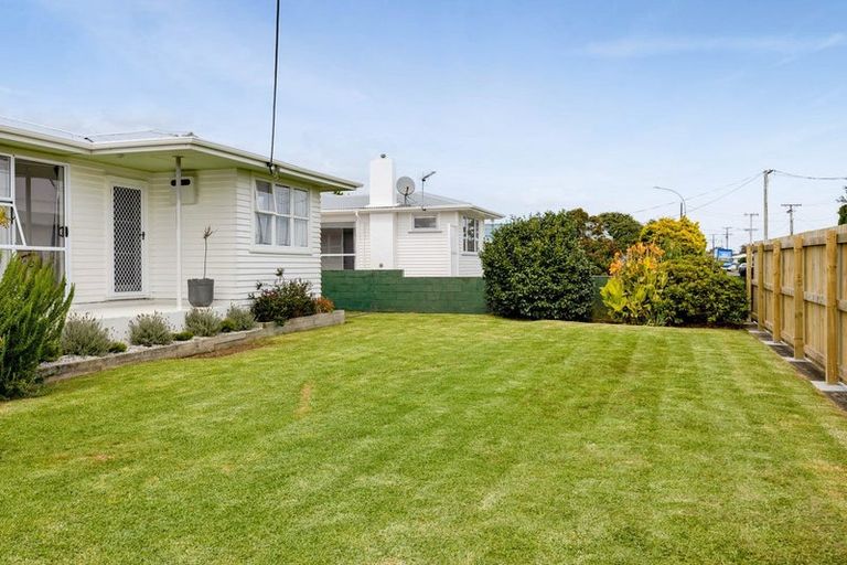 Photo of property in 24 Murray Avenue, Hawera, 4610