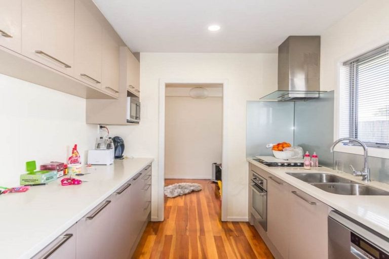 Photo of property in 16a Karamu Street, Te Atatu Peninsula, Auckland, 0610