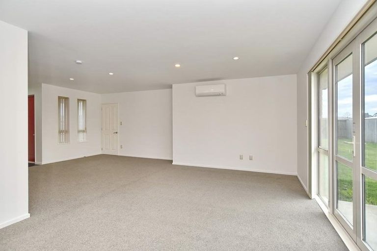 Photo of property in 18 Maple Place, Rangiora, 7400