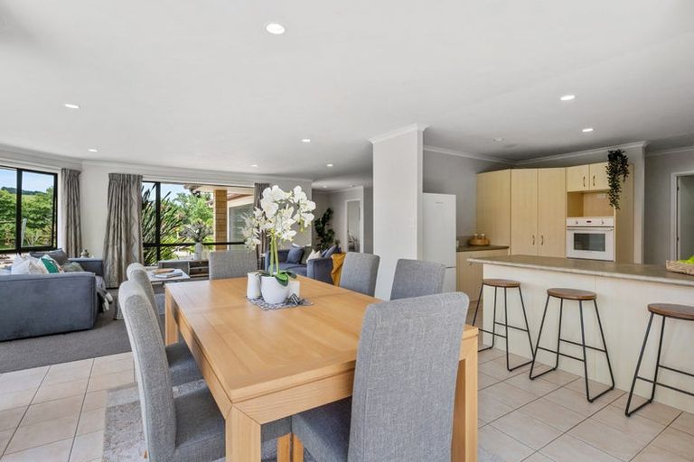Photo of property in 38 Cabeleigh Drive, Helensville, 0800