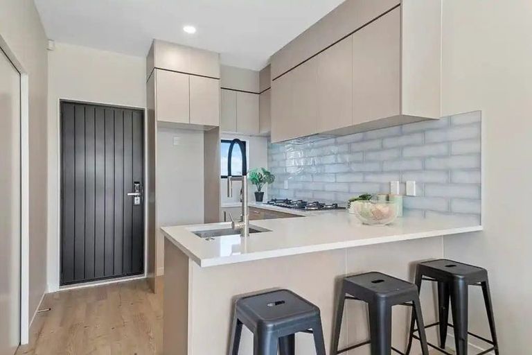 Photo of property in 13/200 Sunnynook Road, Totara Vale, Auckland, 0627