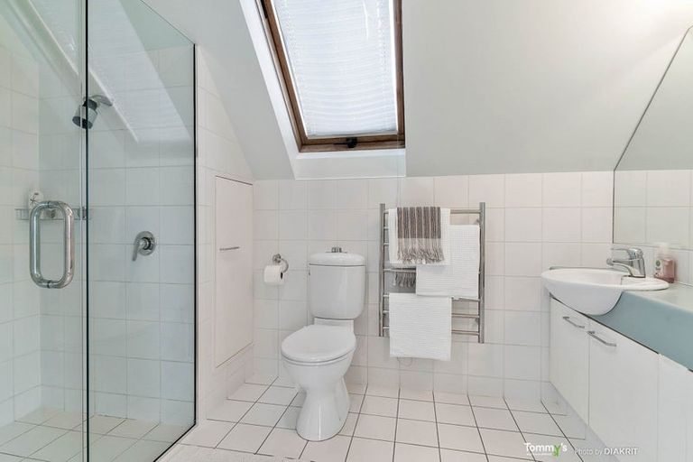 Photo of property in 10 Shalimar Crescent, Khandallah, Wellington, 6035