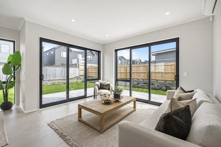 Photo of property in 7 Owen Chapman Drive, Red Beach, 0932