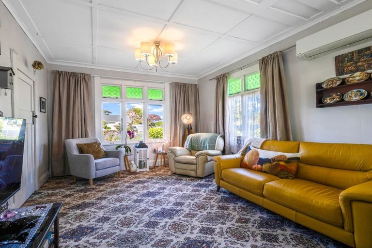 Photo of property in 11 Bear Street, Waverley, 4510