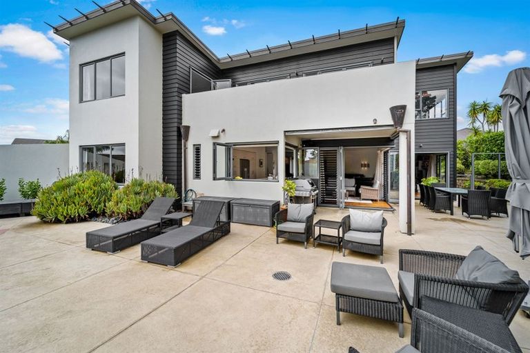 Photo of property in 32 English Oak Drive, Schnapper Rock, Auckland, 0632
