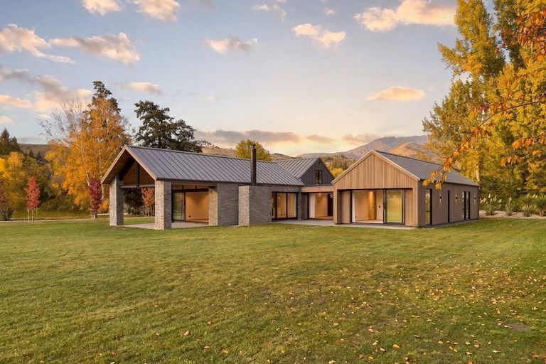 Photo of property in 33 Central Park Avenue, Lake Hayes, Queenstown, 9371