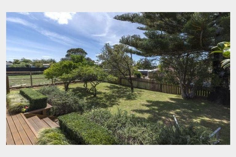 Photo of property in 39 Megan Avenue, Pakuranga Heights, Auckland, 2010