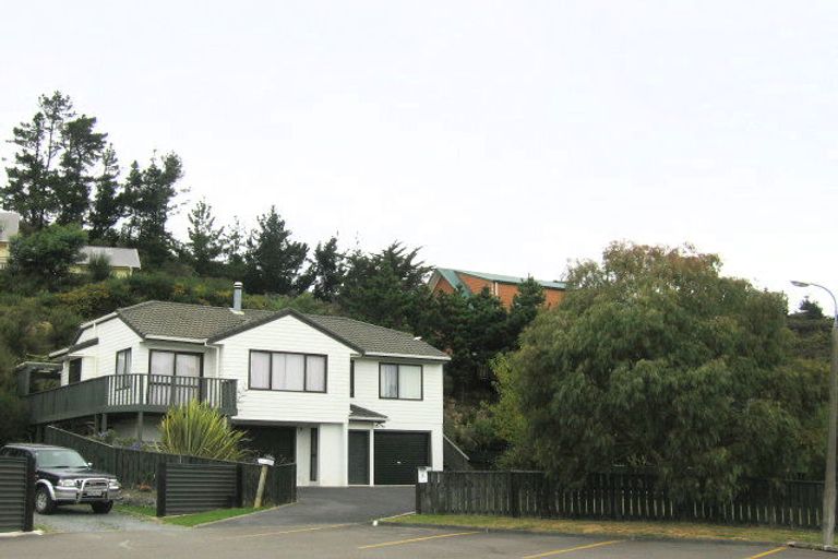 Photo of property in 8 Monarch Grove, Maoribank, Upper Hutt, 5018