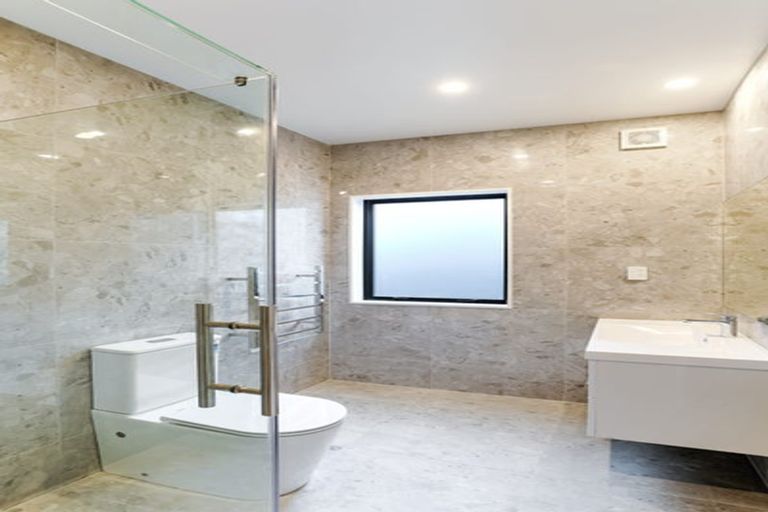 Photo of property in 15 Horokaka Street, Massey, Auckland, 0614