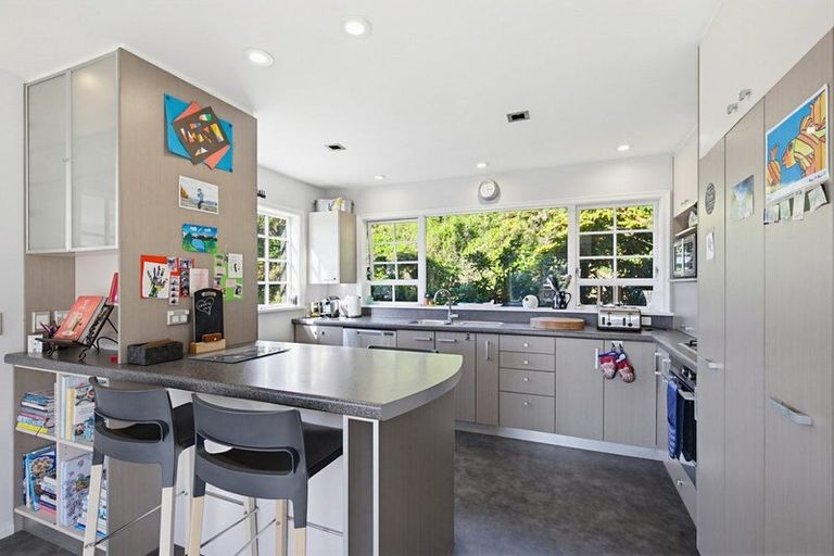 Photo of property in 4 Parklands Drive, Karori, Wellington, 6012