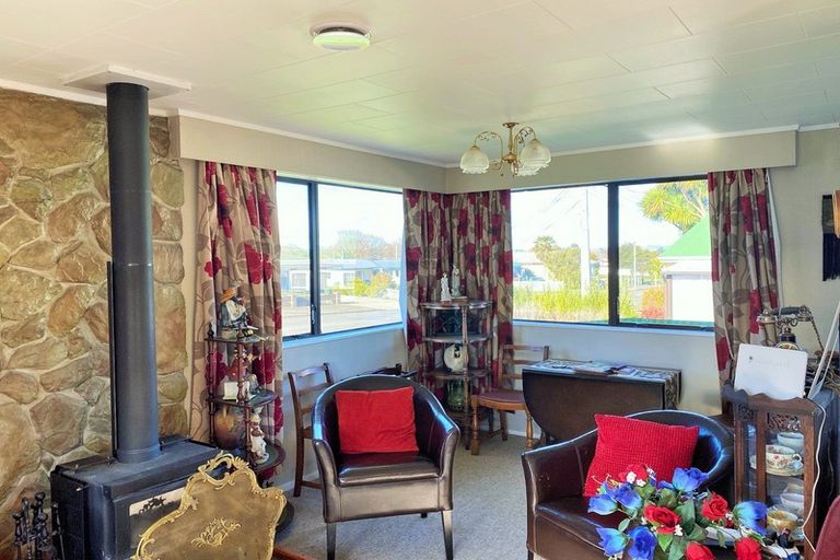 Photo of property in 13 Victoria Avenue, Dannevirke, 4930