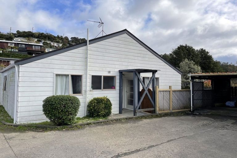 Photo of property in 146u2 Newlands Road, Newlands, Wellington, 6037