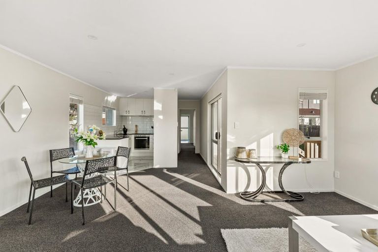 Photo of property in 26 Hinerau Street, Henderson, Auckland, 0612