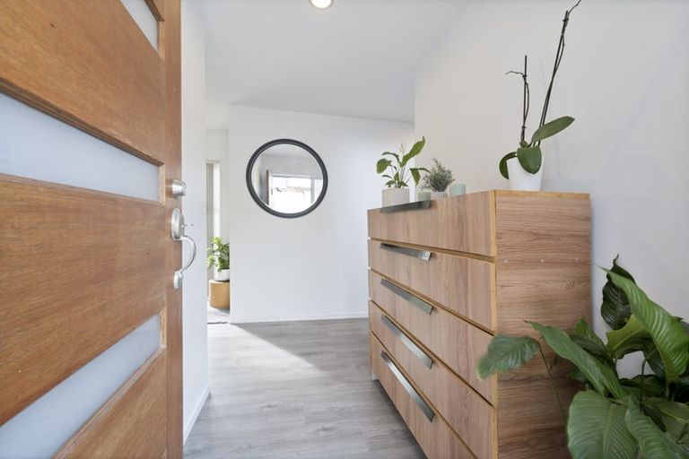 Photo of property in 1a Miro Street, New Lynn, Auckland, 0600