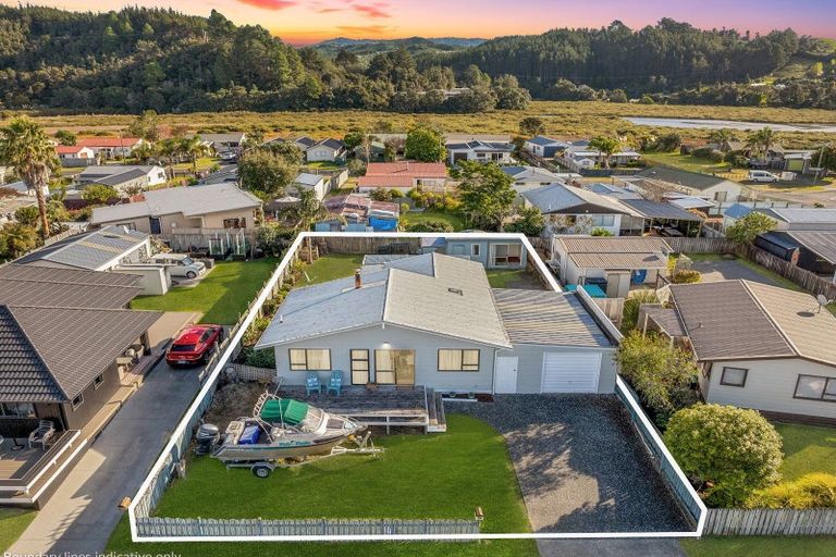 Photo of property in 104 Mayfair Avenue, Whangamata, 3620