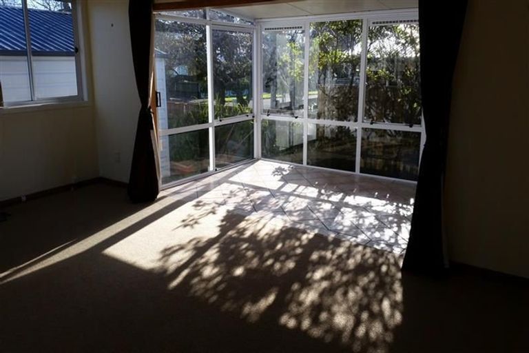 Photo of property in 15 Manu Crescent, Upper Vogeltown, New Plymouth, 4310