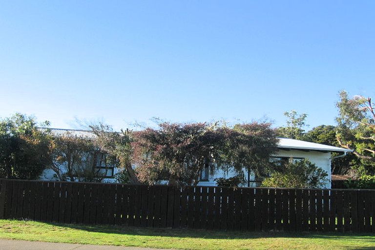 Photo of property in 6 Linwood Drive, Paraparaumu, 5032